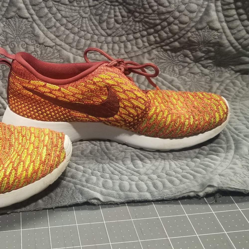 Nike Flyknit Roshe - Picture 10 of 10